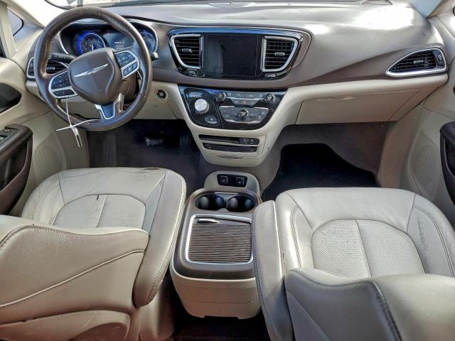 Chrysler Pacifica Touring L Plus Image 12