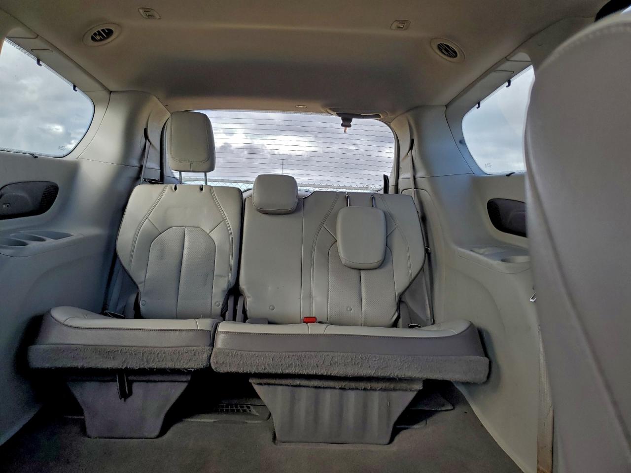 Chrysler Pacifica Touring L Plus Image 7