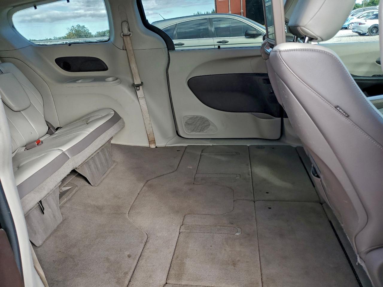 Chrysler Pacifica Touring L Plus Image 8