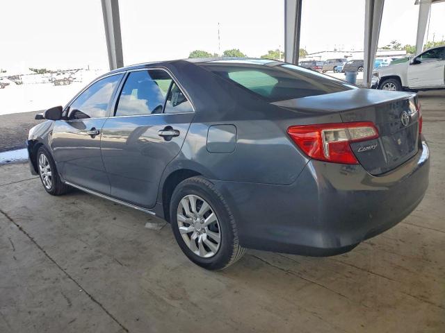 Toyota Camry L Image 2