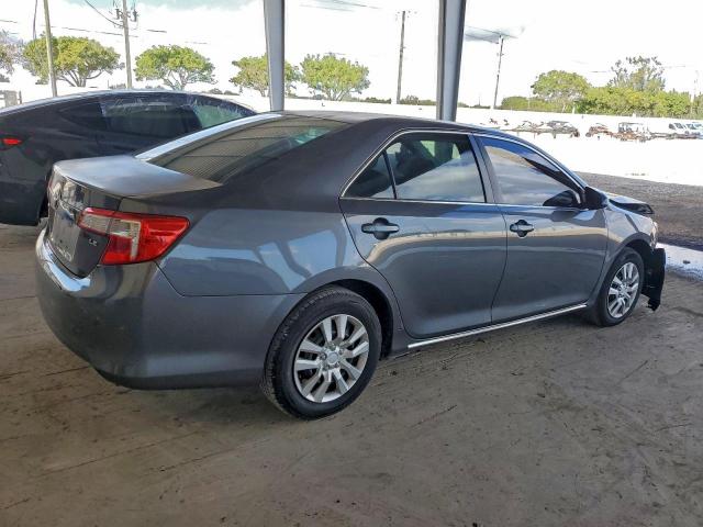 Toyota Camry L Image 4