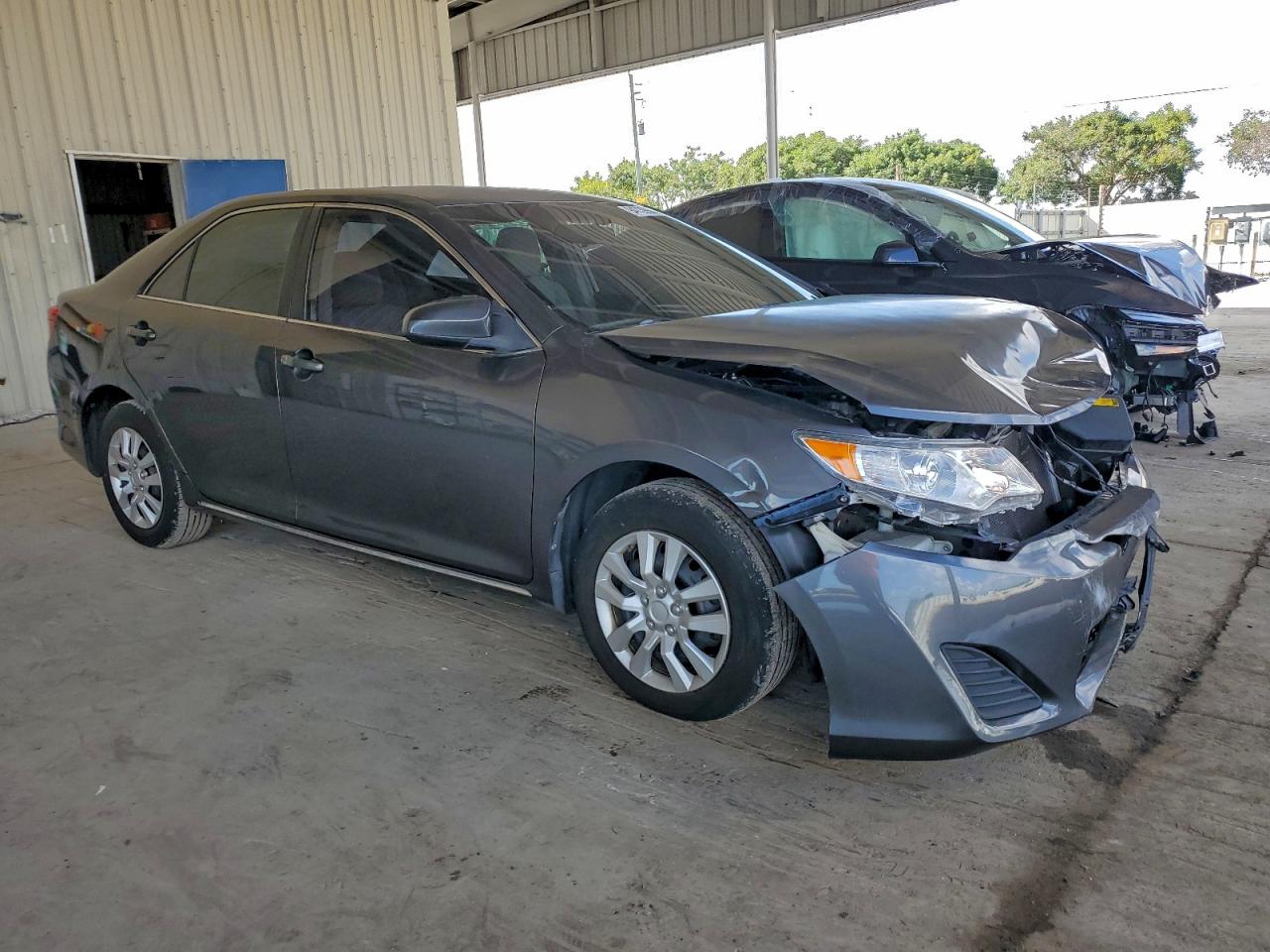 Toyota Camry L Image 7