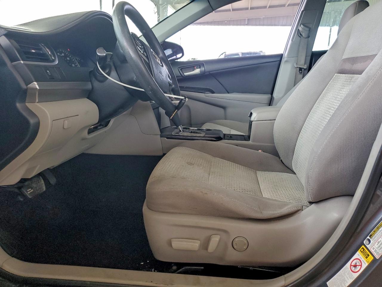 Toyota Camry L Image 3