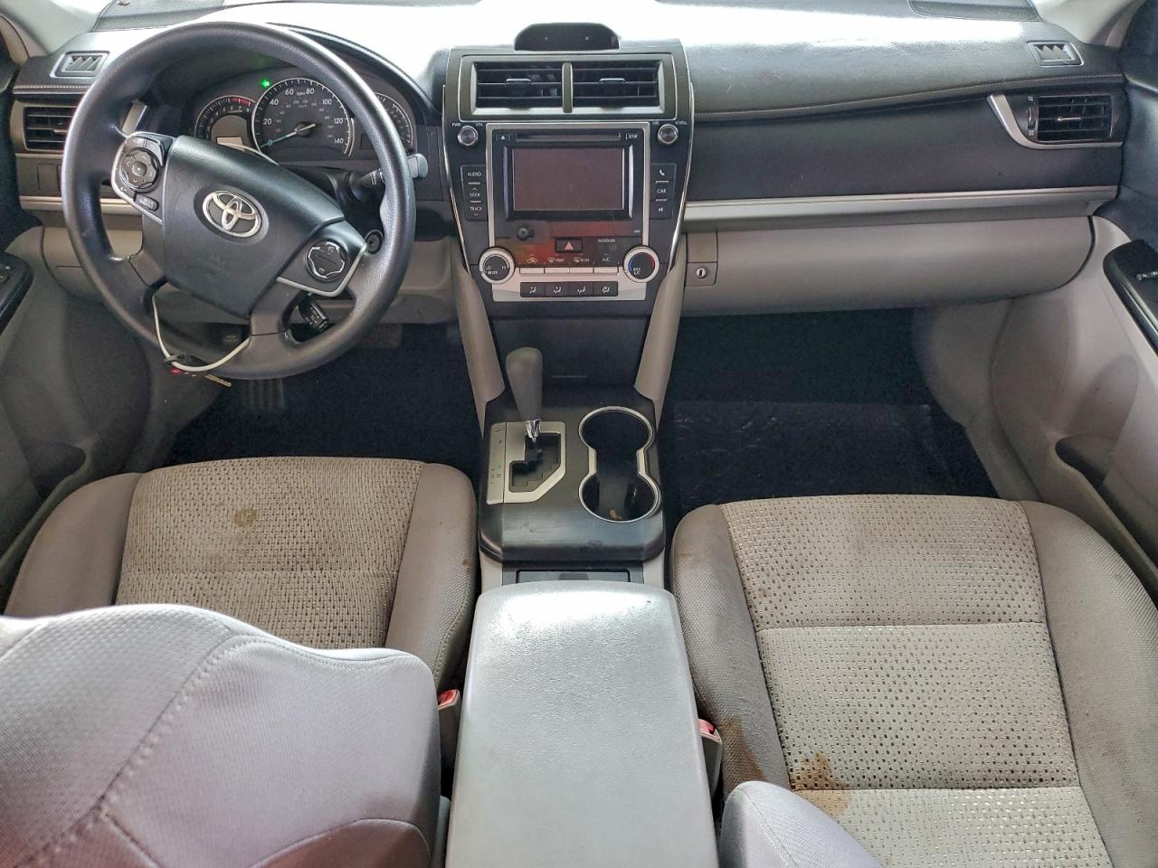 Toyota Camry L Image 8