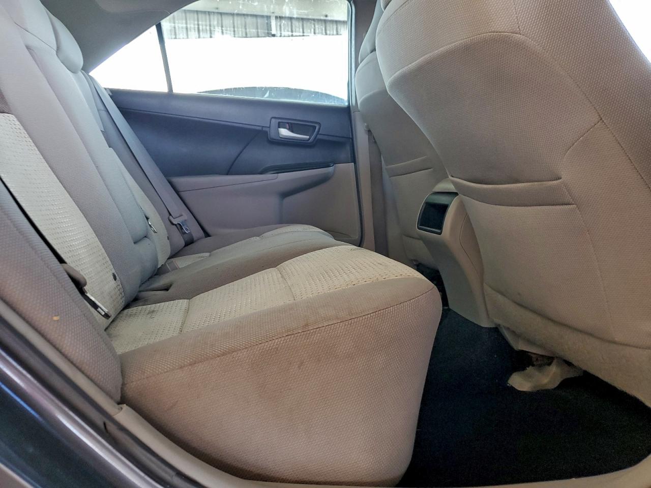 Toyota Camry L Image 9