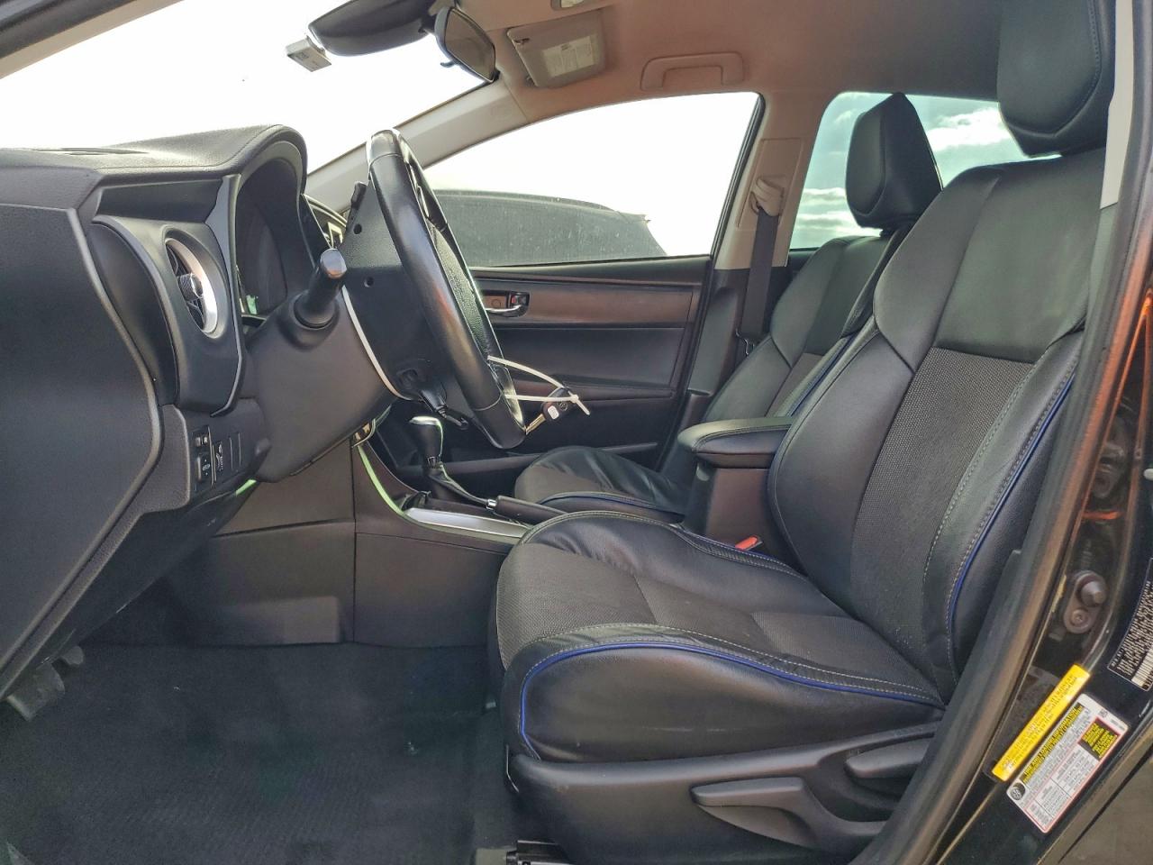 Toyota Corolla L Image 7