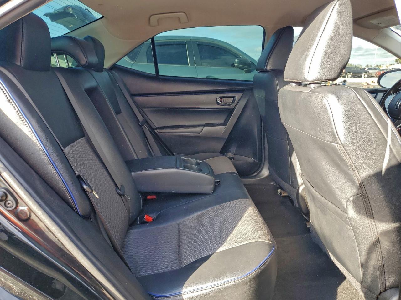 Toyota Corolla L Image 3