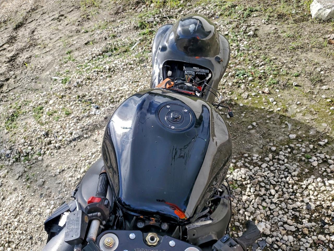 Suzuki Gsx1300 Ra Image 4