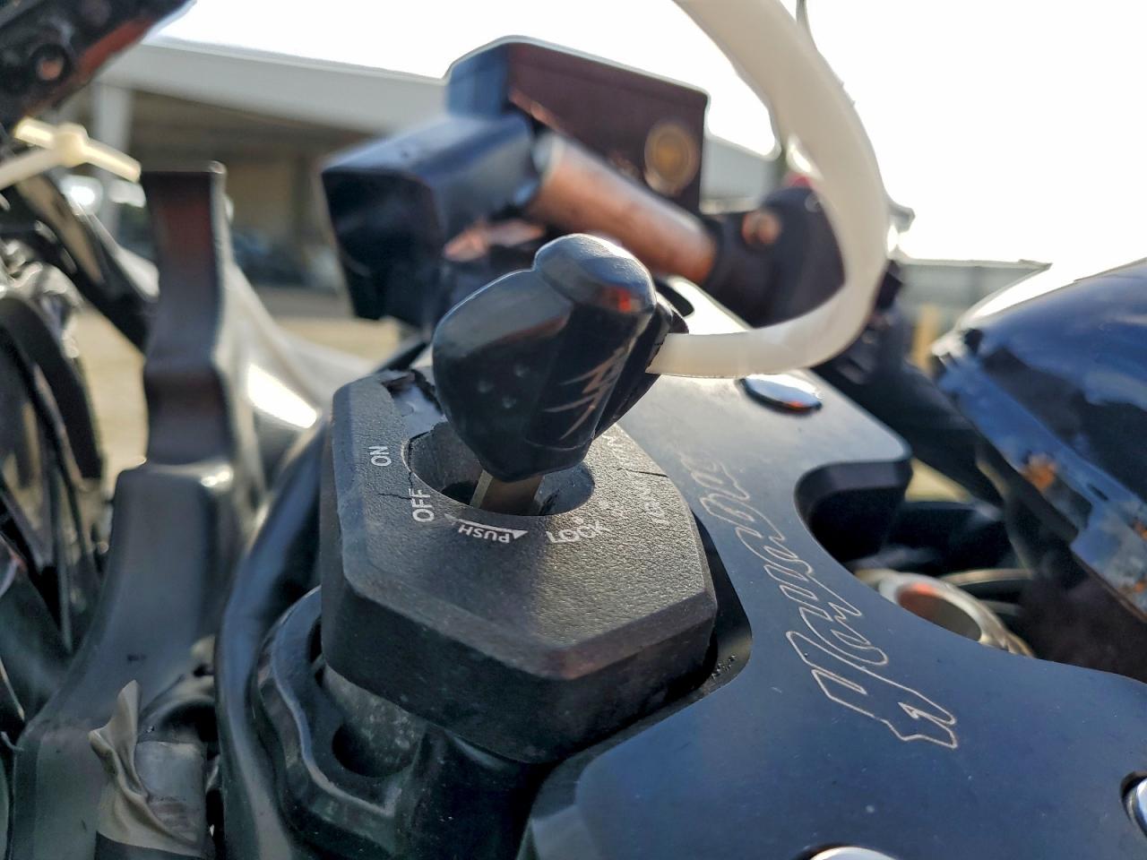 Suzuki Gsx1300 Ra Image 5