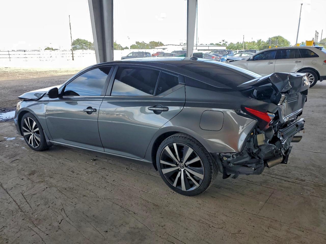 Nissan Altima Sr Image 2