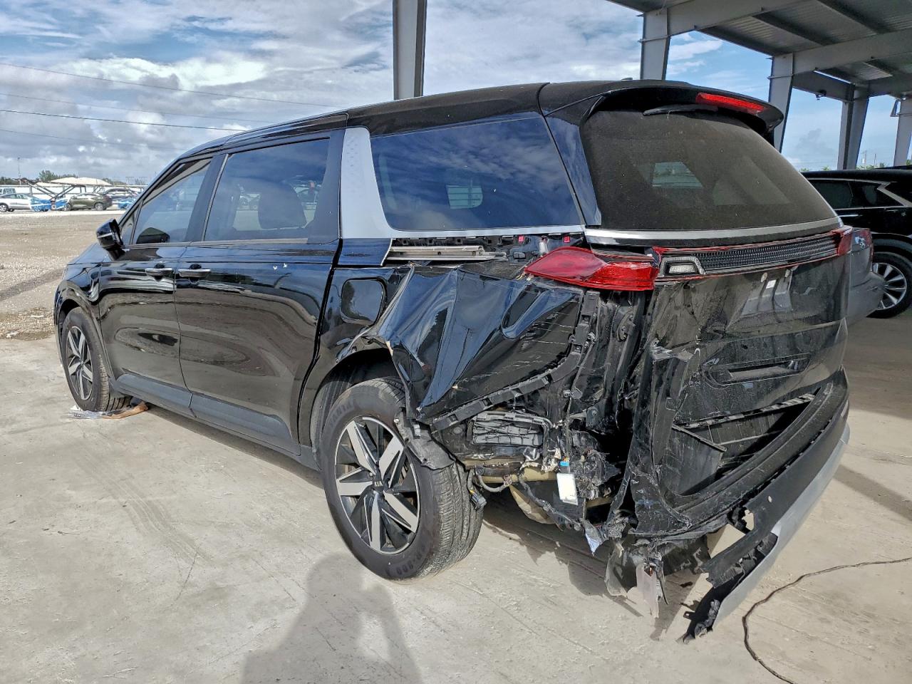 Kia Carnival Lx Image 2