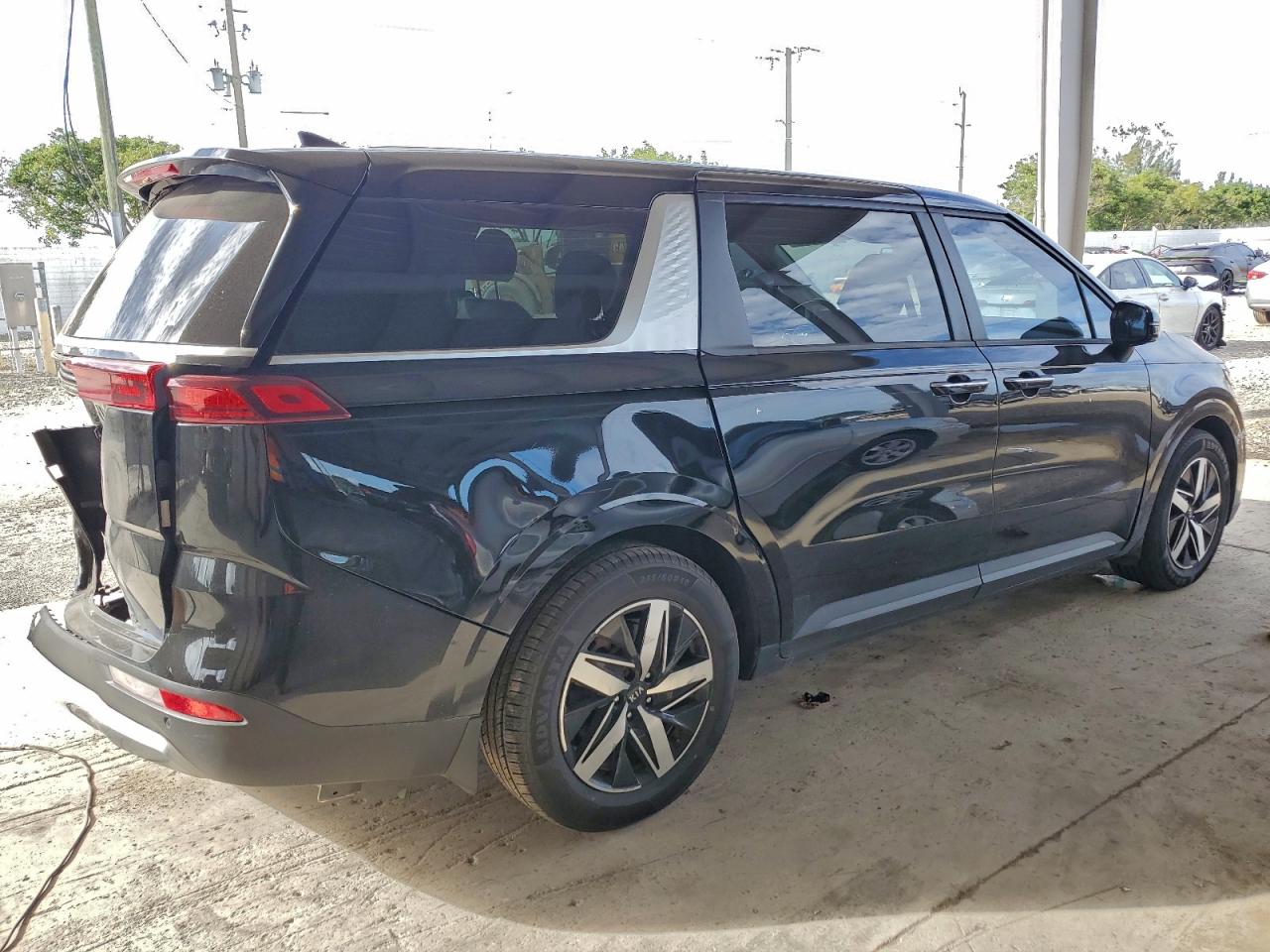 Kia Carnival Lx Image 3