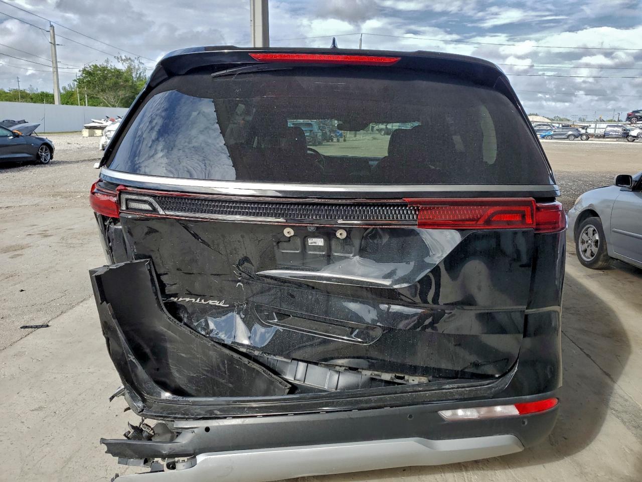 Kia Carnival Lx Image 5