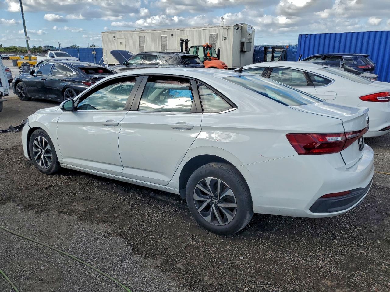 Volkswagen Jetta S Image 2