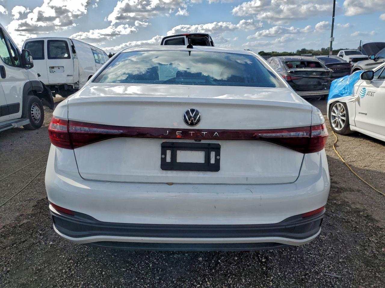 Volkswagen Jetta S Image 10