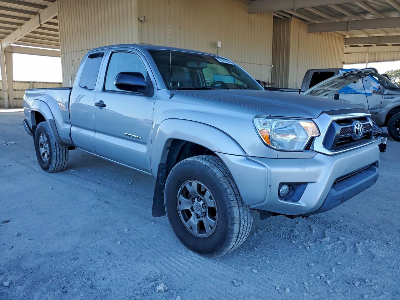 Toyota Tacoma Image 2