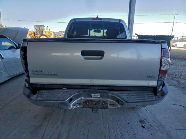 Toyota Tacoma Image 4