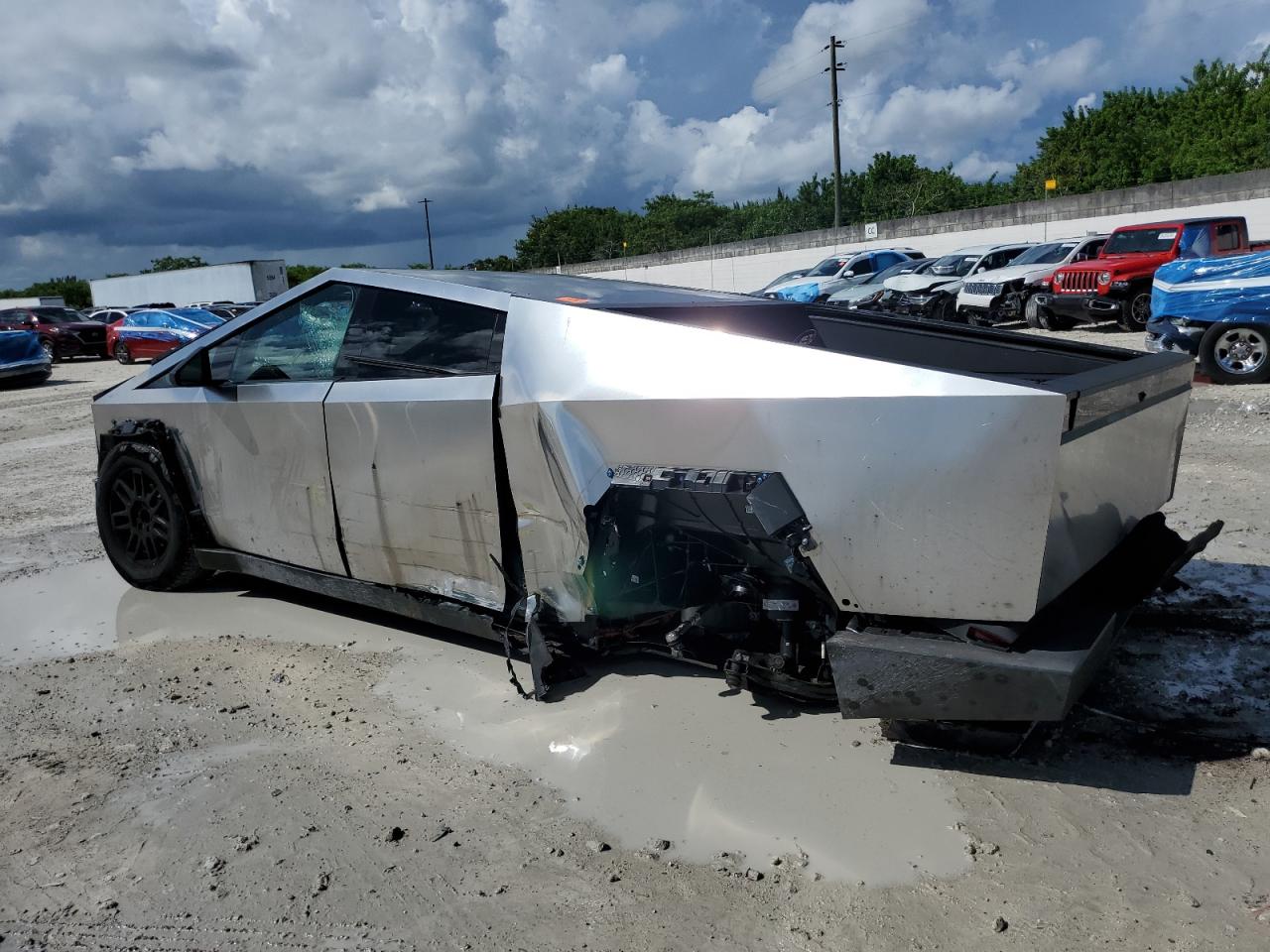 Tesla Cybertruck Image 11
