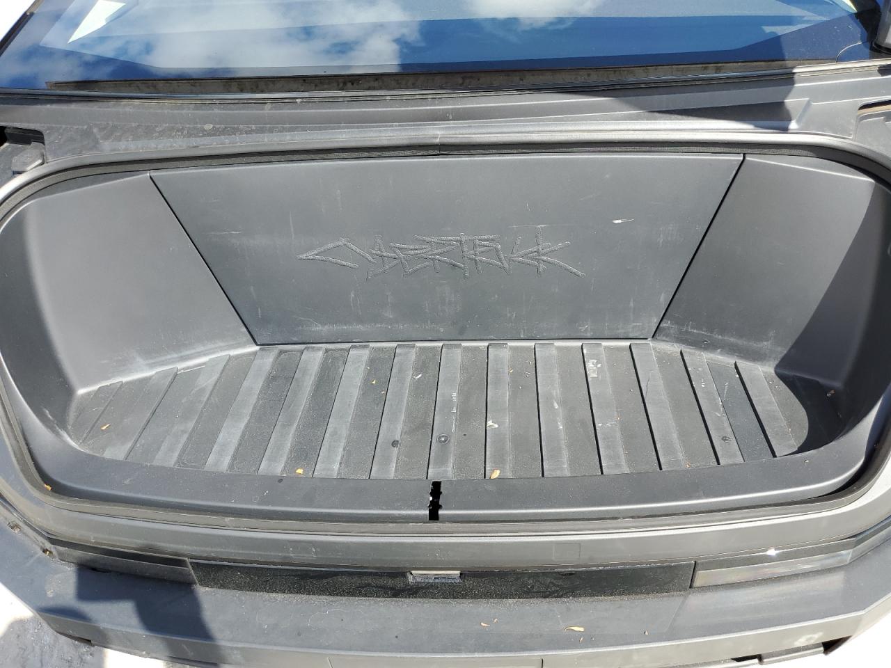 Tesla Cybertruck Image 6