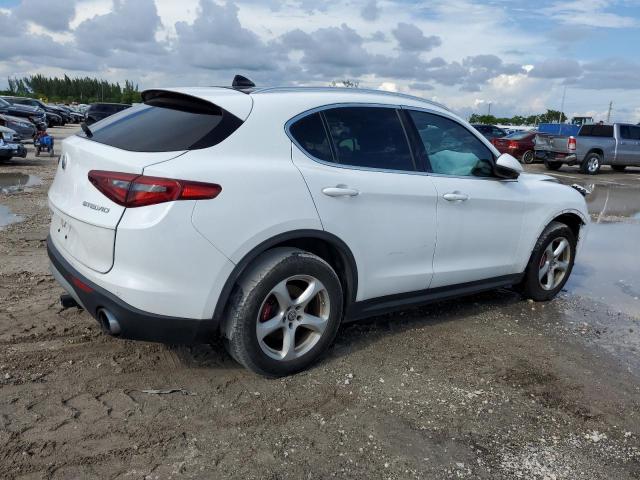 Alfa Romeo Stelvio Image 2