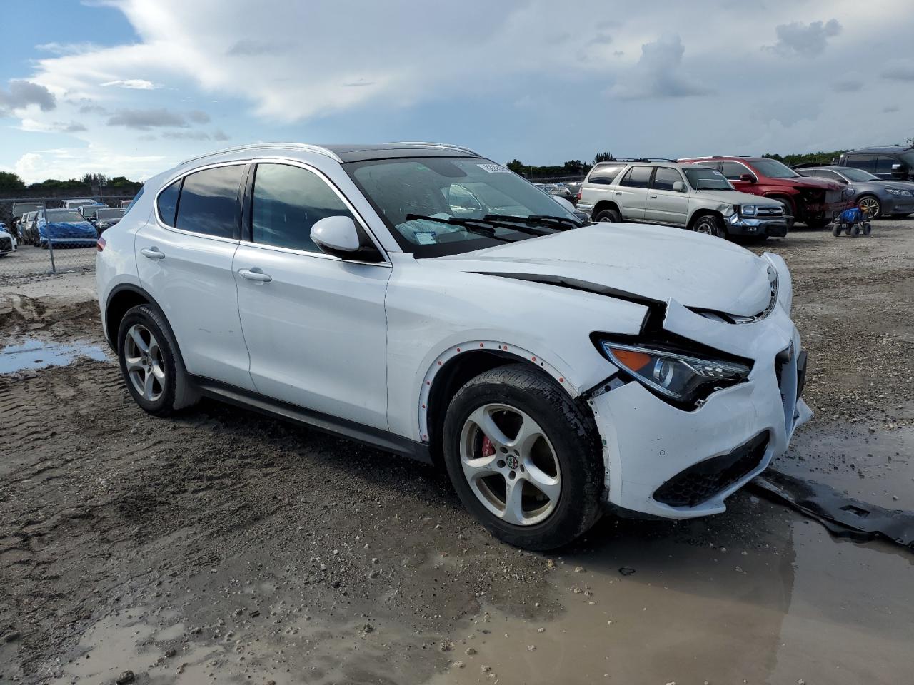 Alfa Romeo Stelvio Image 4