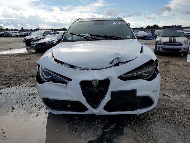 Alfa Romeo Stelvio Image 5