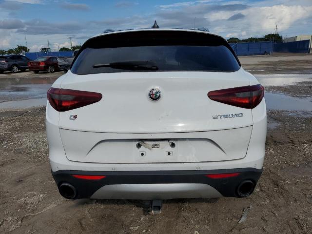 Alfa Romeo Stelvio Image 9