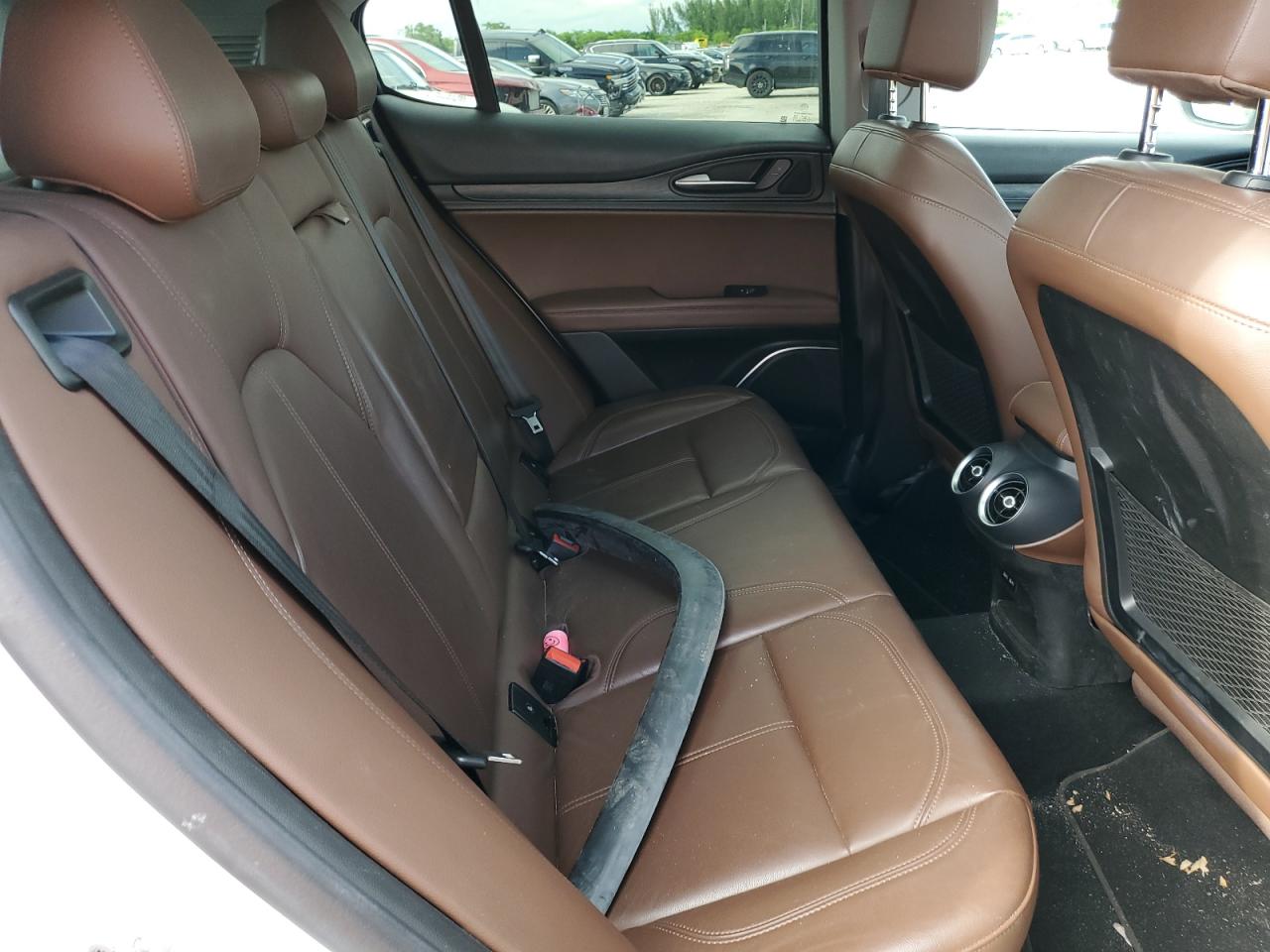 Alfa Romeo Stelvio Image 11