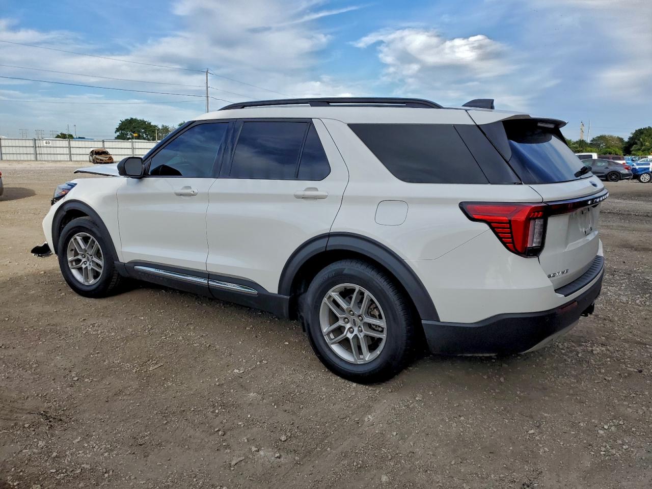 Ford Explorer Active Image 2