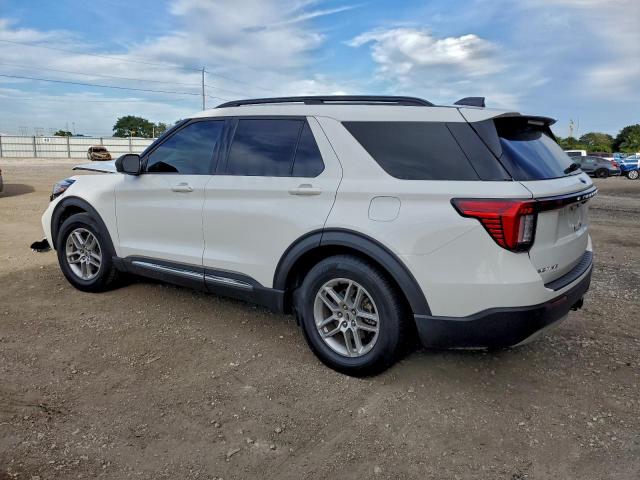 Ford Explorer Active Image 2