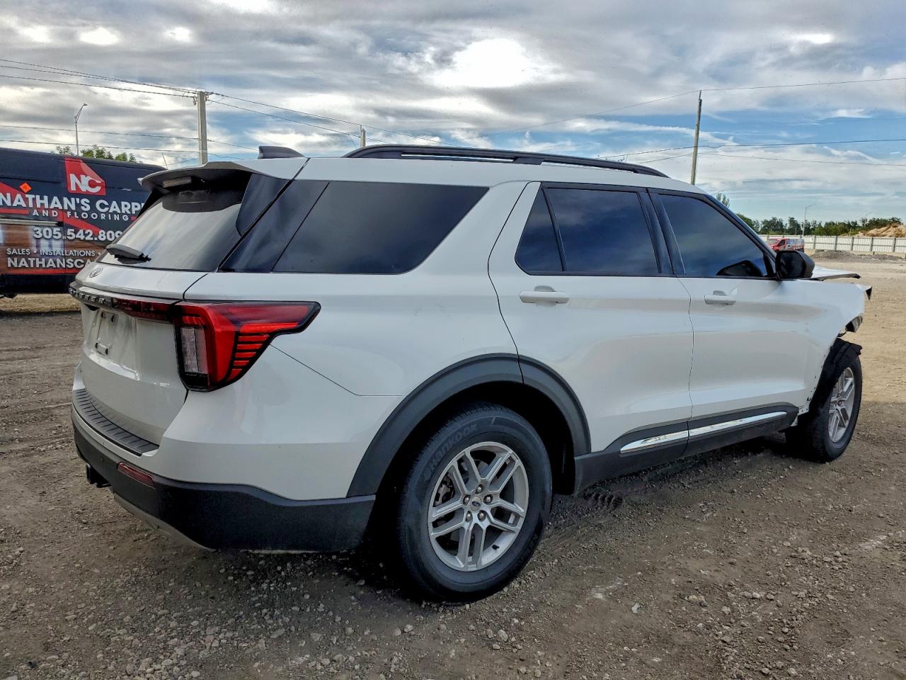 Ford Explorer Active Image 4