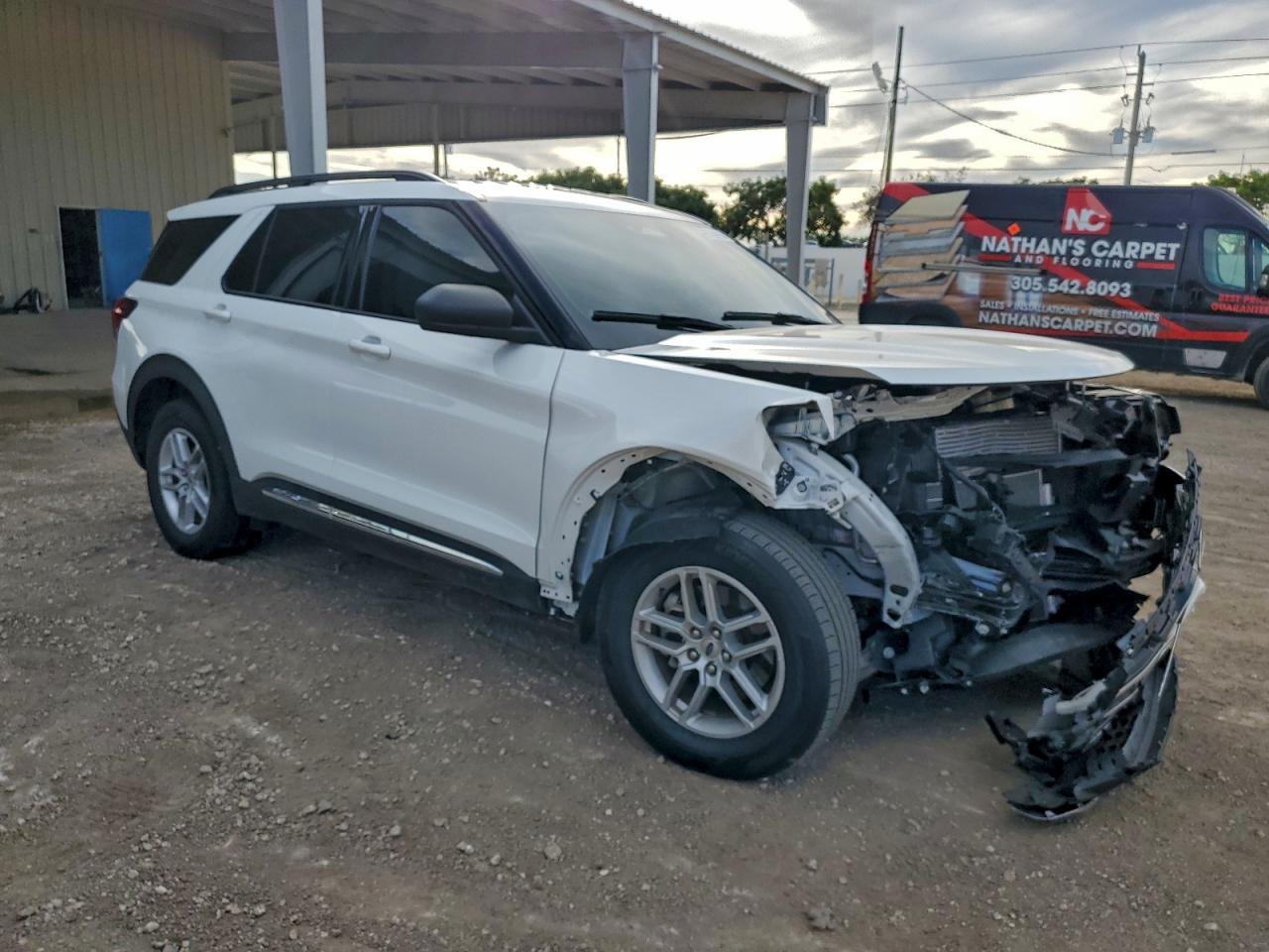 Ford Explorer Active Image 13