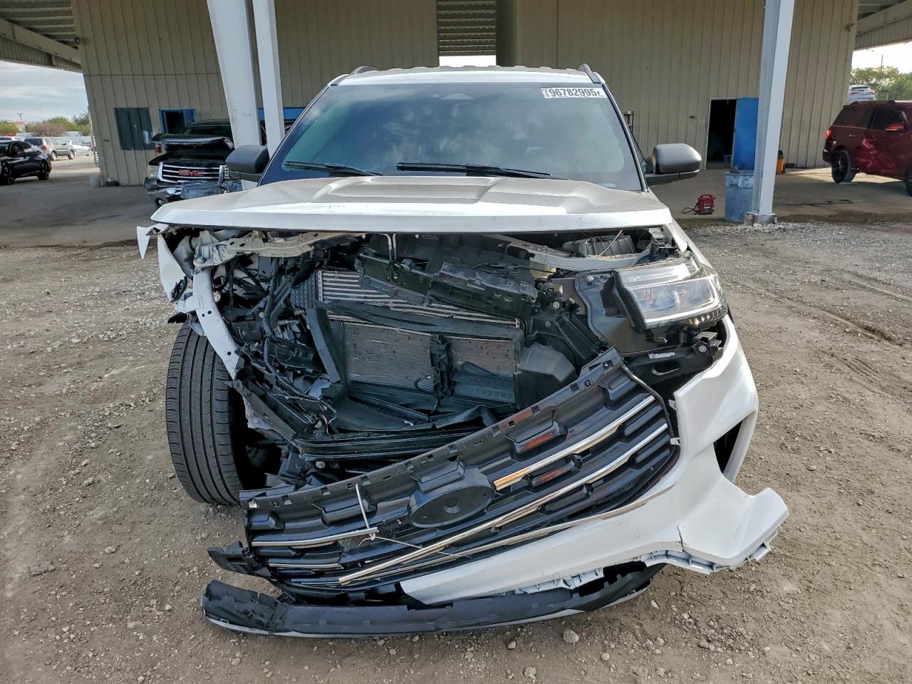 Ford Explorer Active Image 12