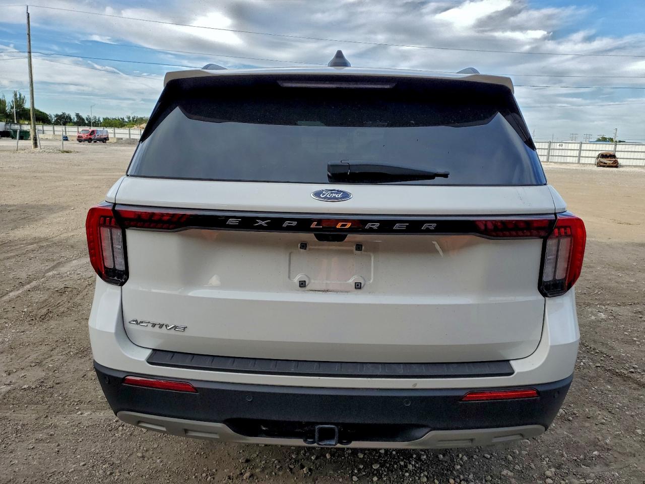 Ford Explorer Active Image 6