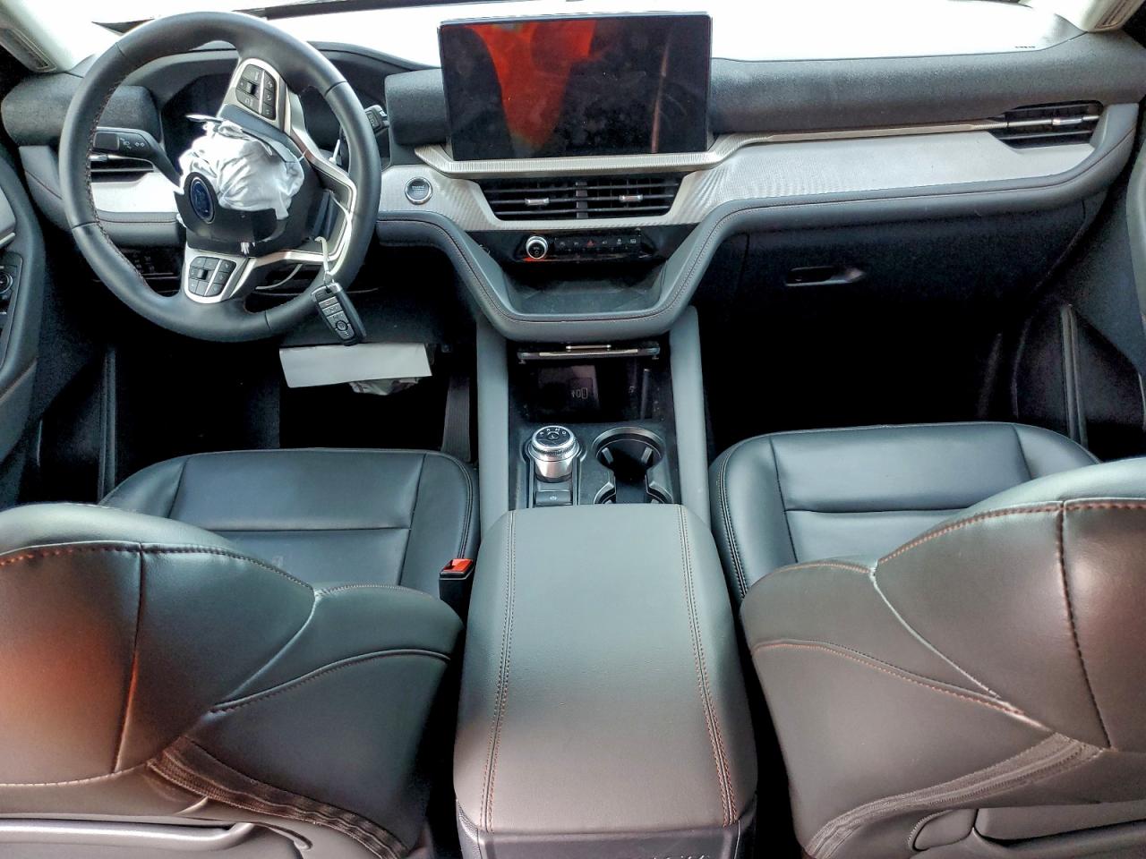 Ford Explorer Active Image 3