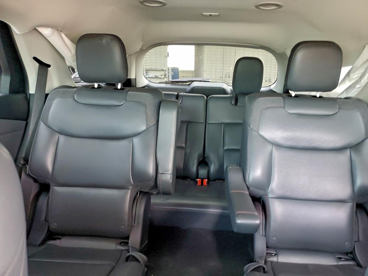 Ford Explorer Active Image 11