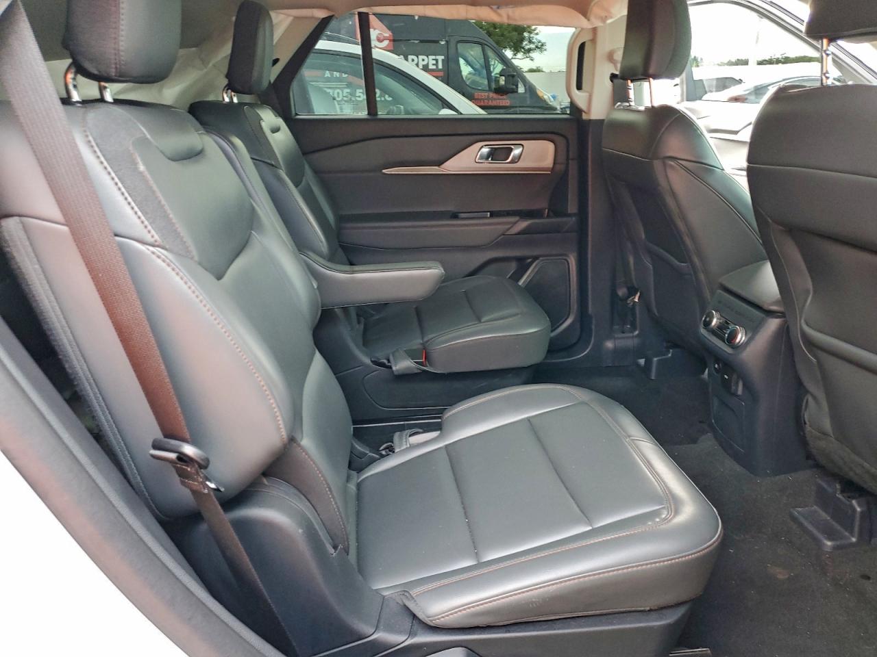 Ford Explorer Active Image 7