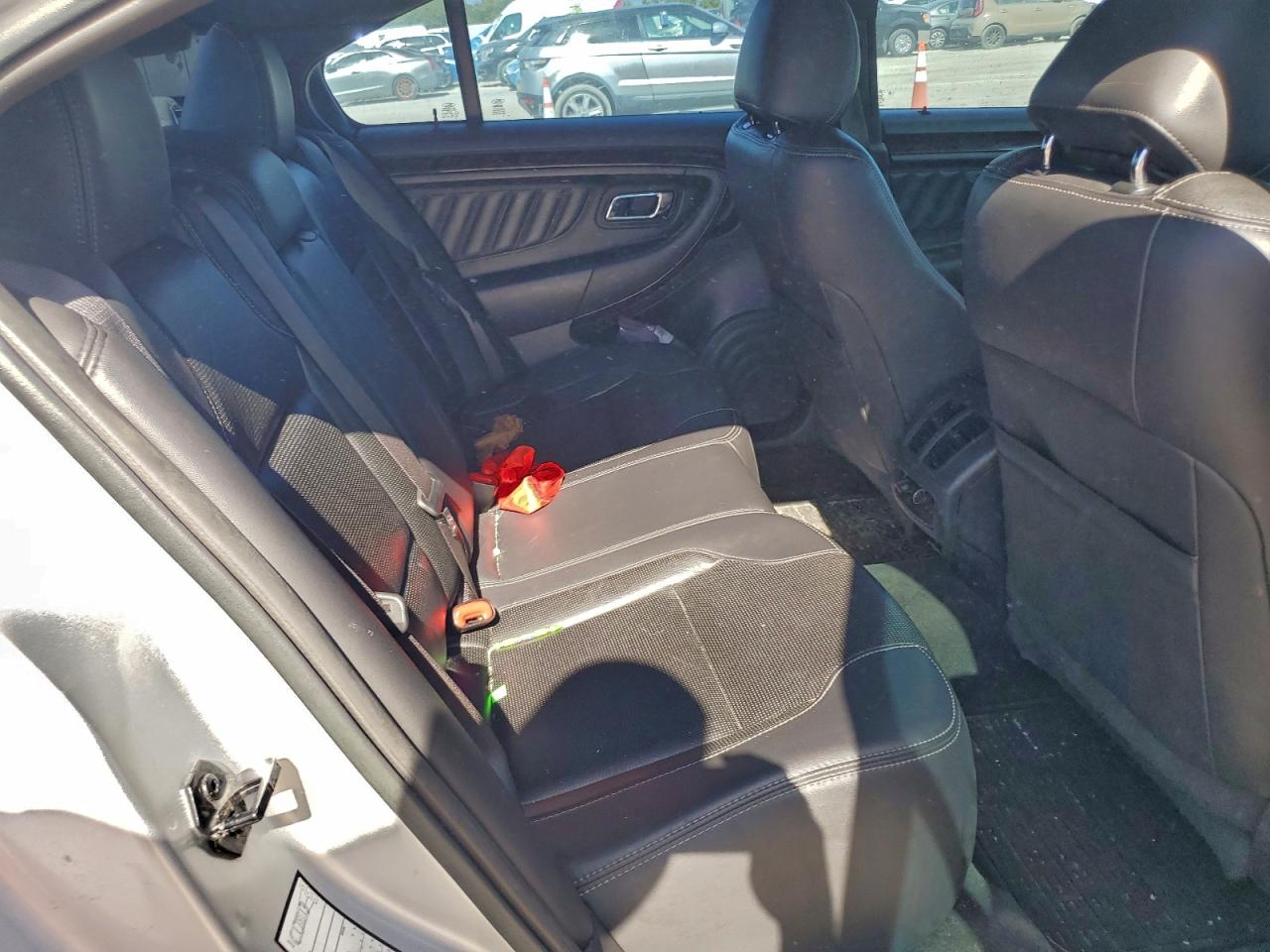 Ford Taurus Limited Image 10