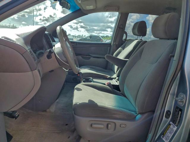 Toyota Sienna Ce Image 13