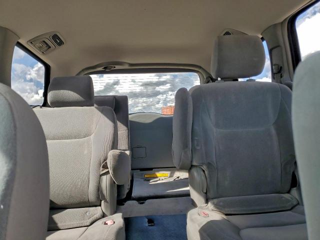 Toyota Sienna Ce Image 10