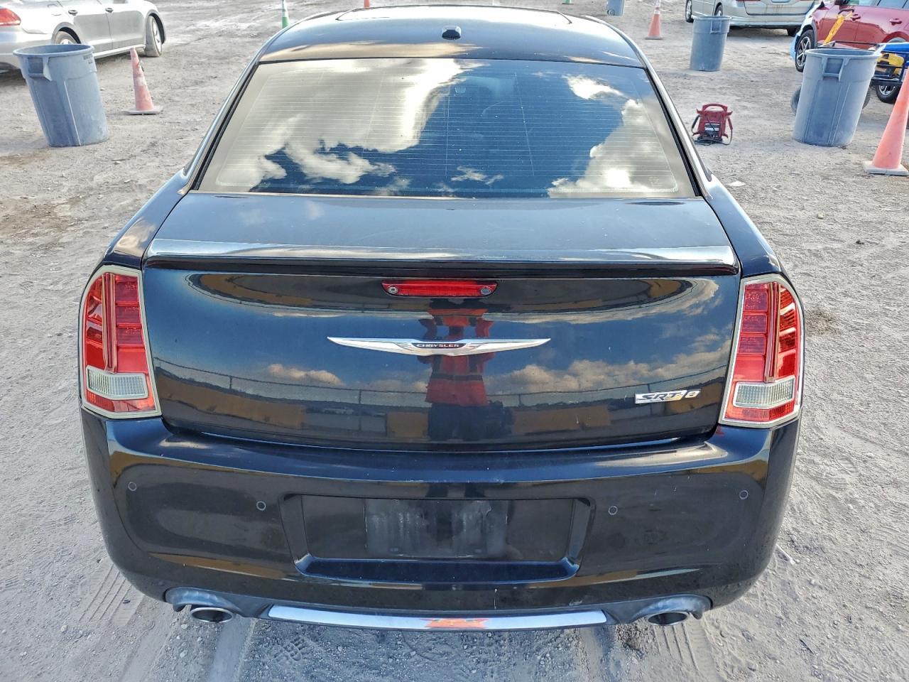 Chrysler 300 Srt-8 Image 3