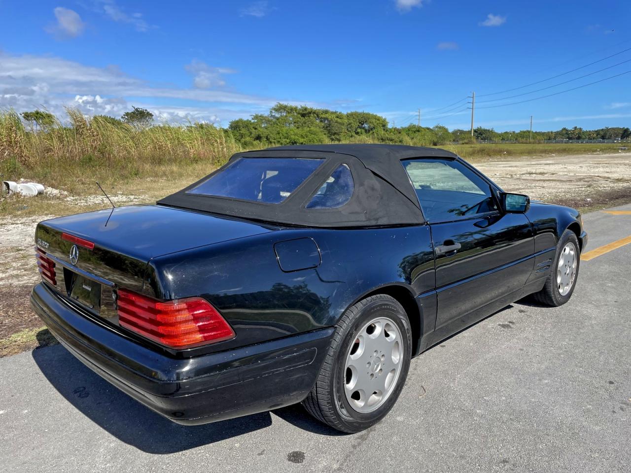 Mercedes-Benz S-Class 320 Image 4