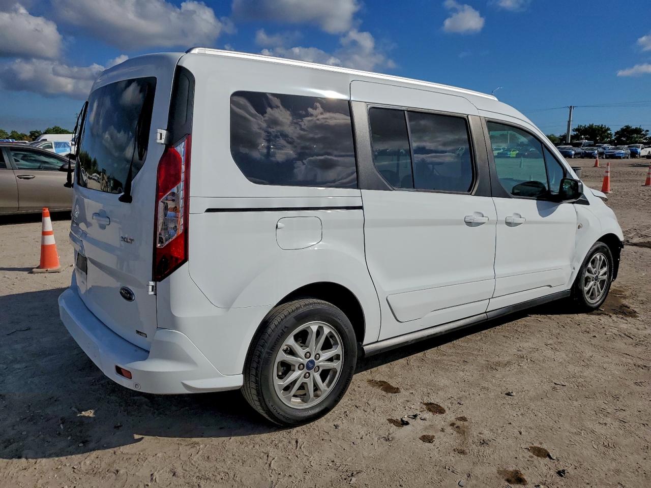 Ford Transit Xlt Image 12