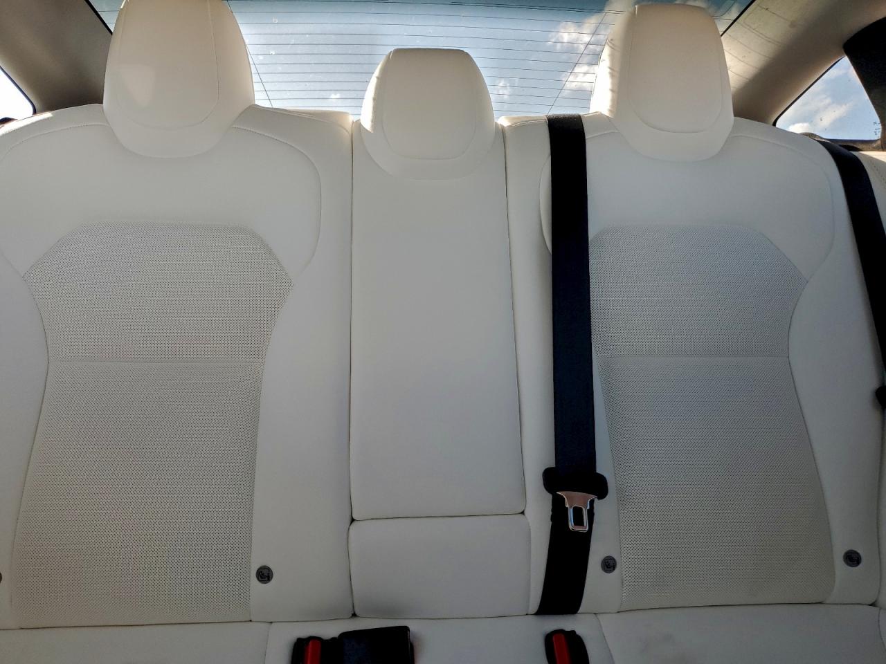 Tesla Model 3 Image 8