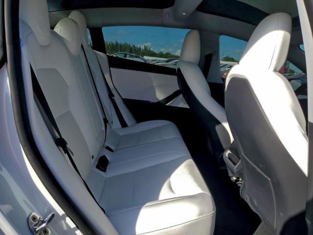 Tesla Model 3 Image 11