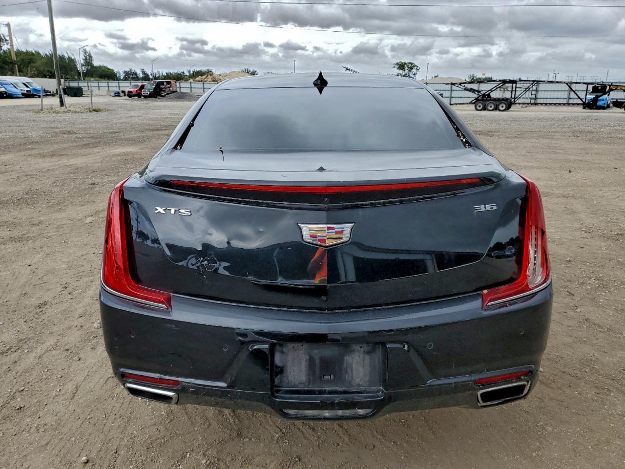 Cadillac XTS Luxury Image 3