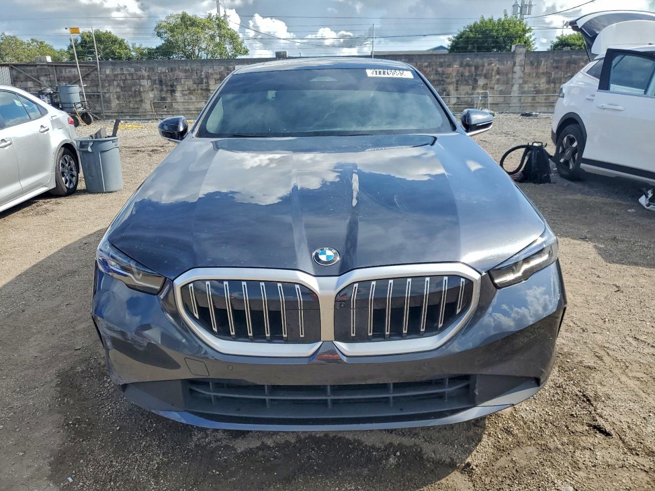 BMW 5 Series I Image 8