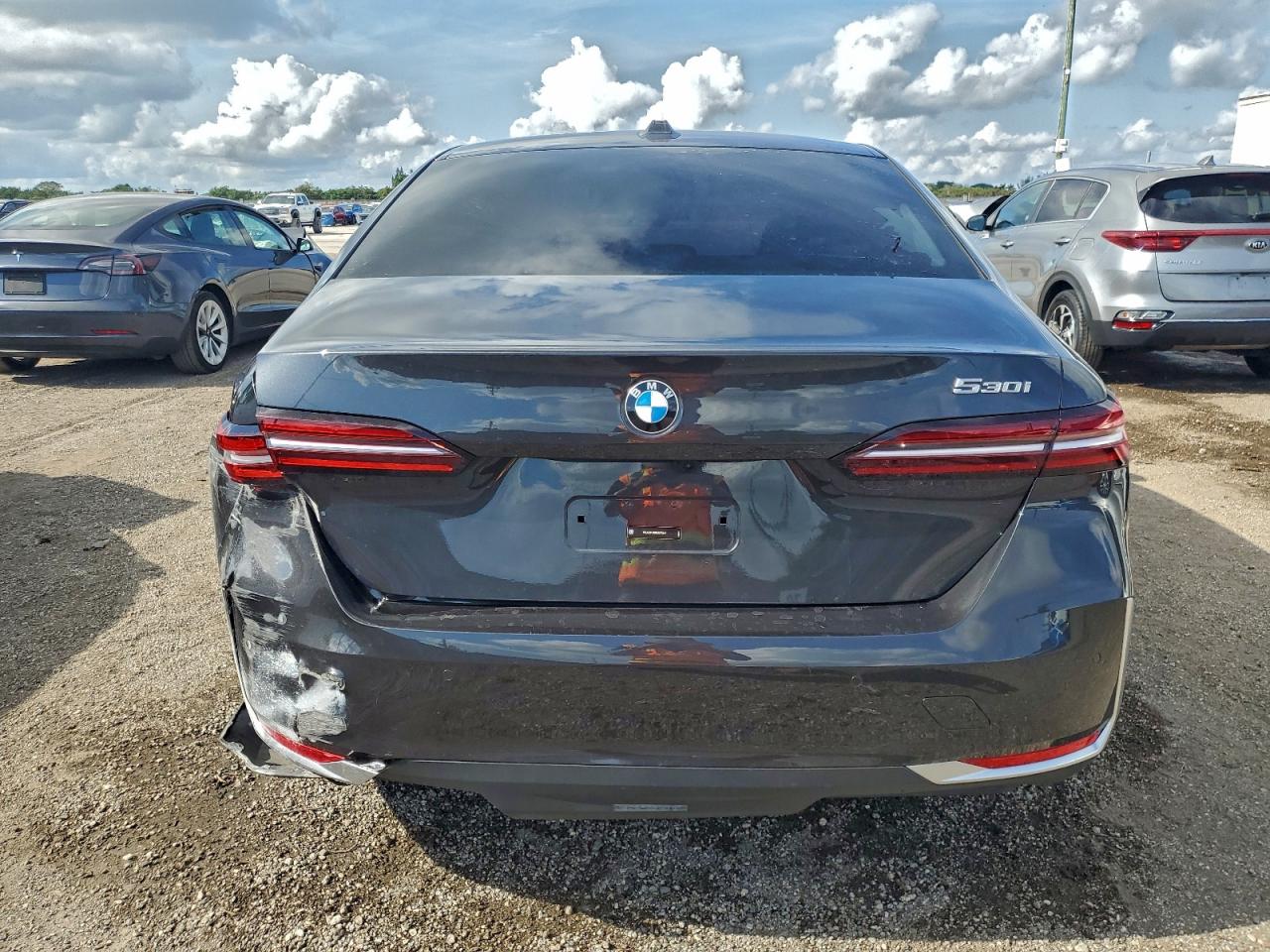 BMW 5 Series I Image 4