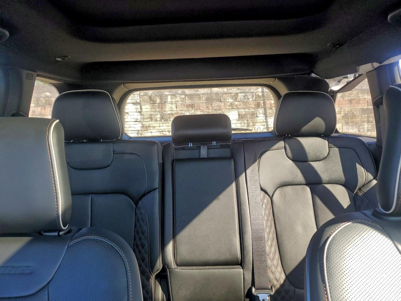 Jeep Grand Cherokee Summit Image 10