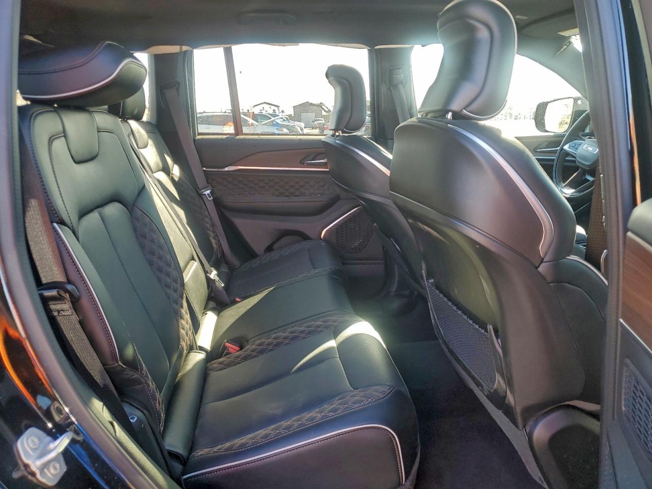 Jeep Grand Cherokee Summit Image 9